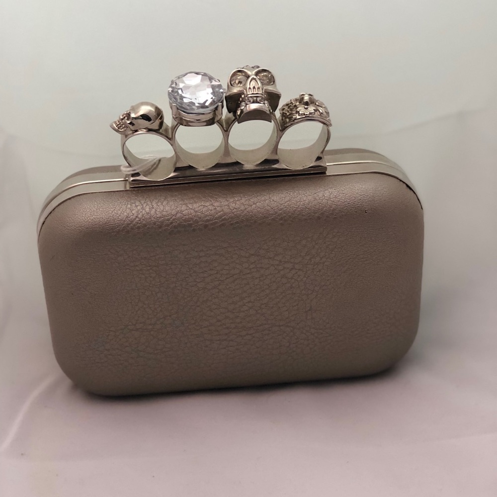 Skull Knuckle Clutch